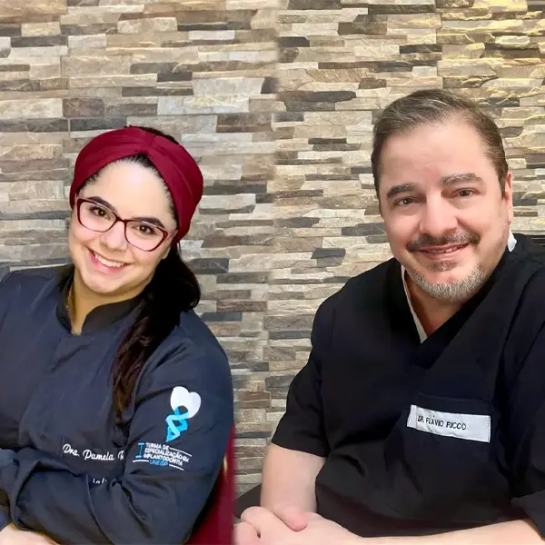 Dr. Flávio Ricco e Dra. Pamela Ricco, equipe da Riccodonto responsável pelos implantes dentários.